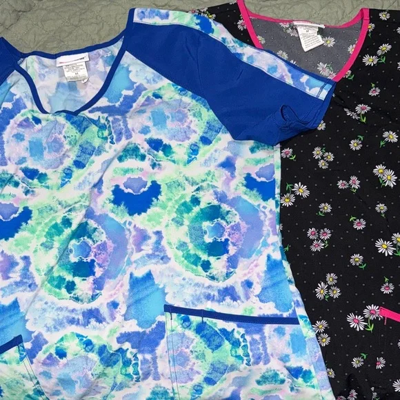 Medium Scrub Tops - Bundle of 7 - Picture 2 of 11